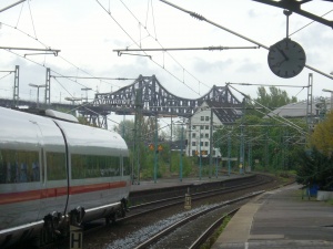 Der Rendsburger Bahnhof in Sichtweite zur Hochbrücke. Foto: Stefan Fuhr
